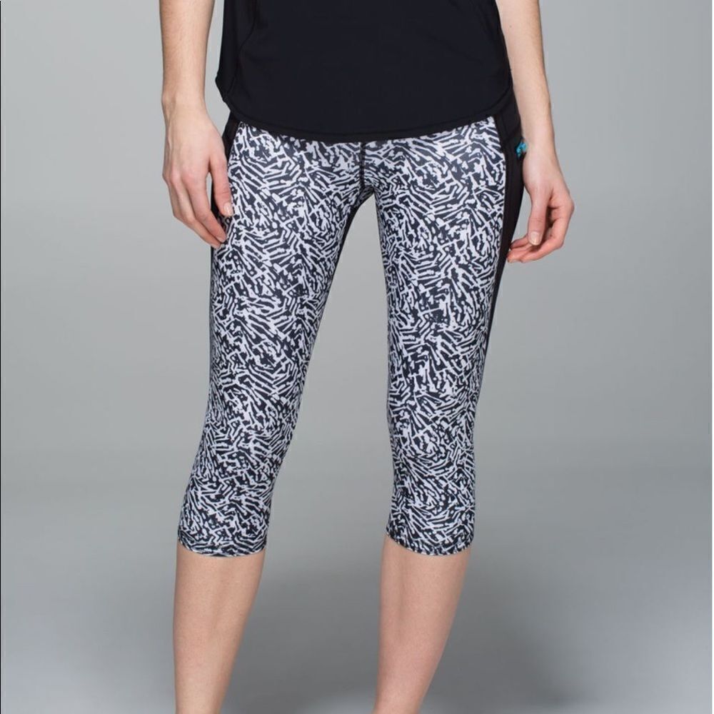 New LULULEMON Top Speed Crop Black White Animal 6